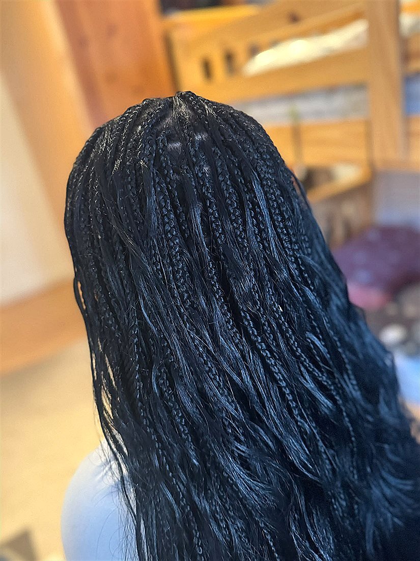 Knotless braids style
